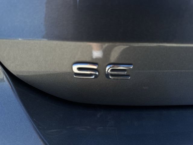 Used 2024 Volkswagen Taos SE w/ Panoramic Sunroof Package AWD/4WD image 31