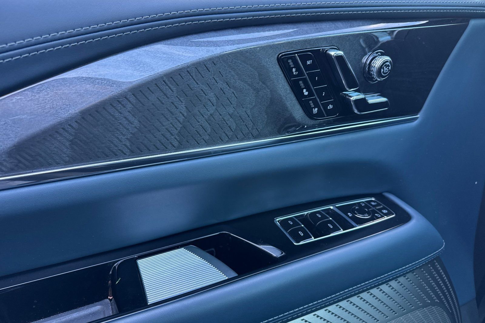 Used 2025 Cadillac Escalade IQ Sport 2 image 10