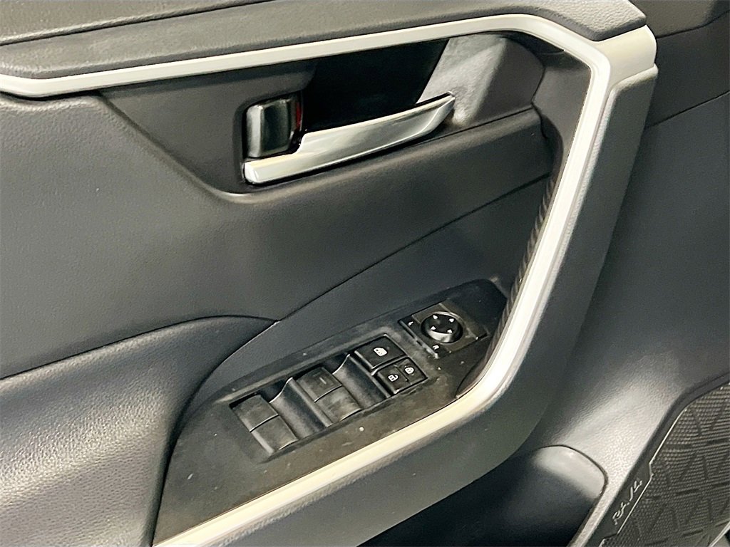 Used 2019 Toyota RAV4 XLE image 17