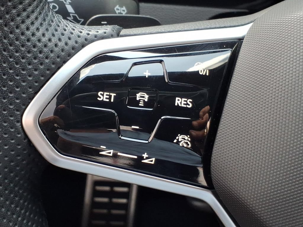 Certified 2023 Volkswagen Arteon SEL AWD/4WD image 32