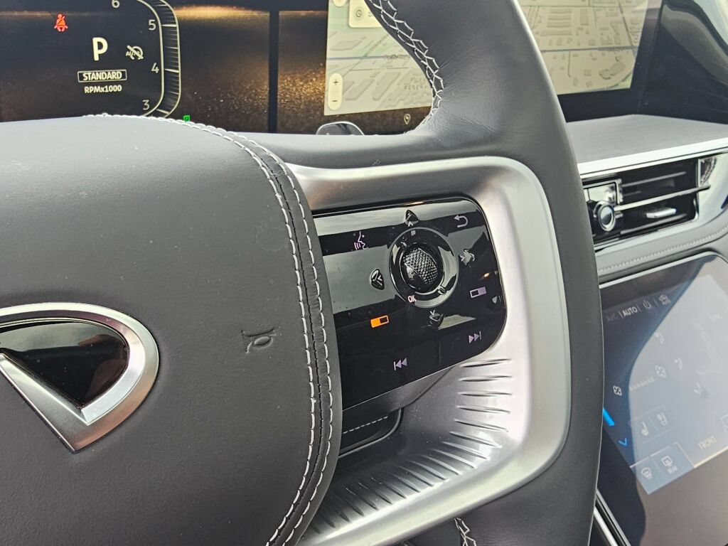 Used 2025 INFINITI QX80 Sensory AWD/4WD image 33