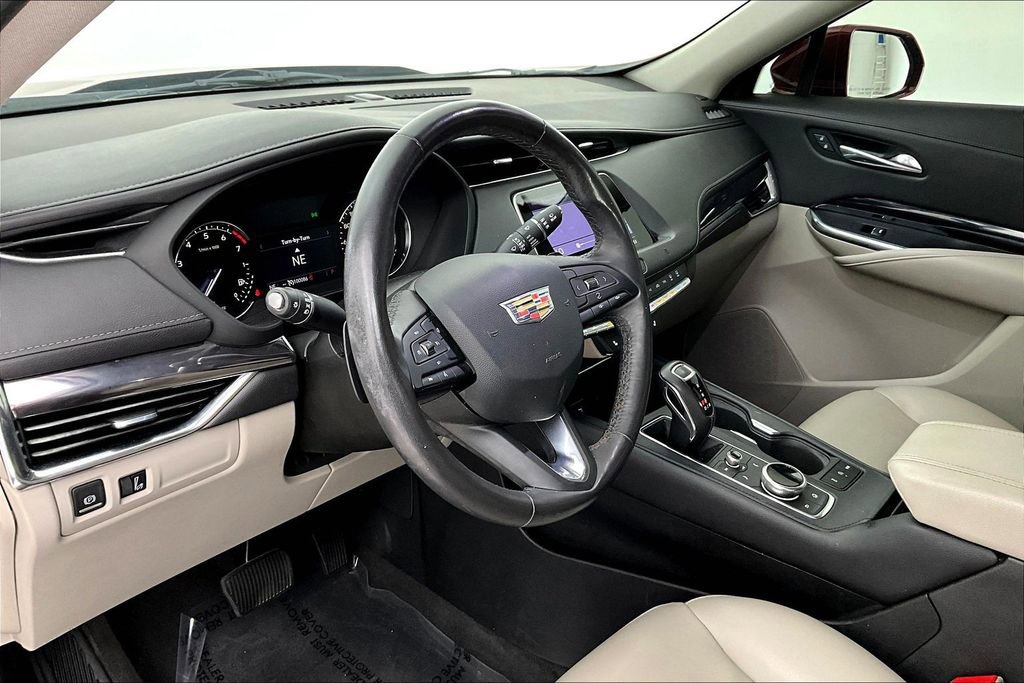 Used 2019 Cadillac XT4 Luxury w/ Cold Weather Package image 16