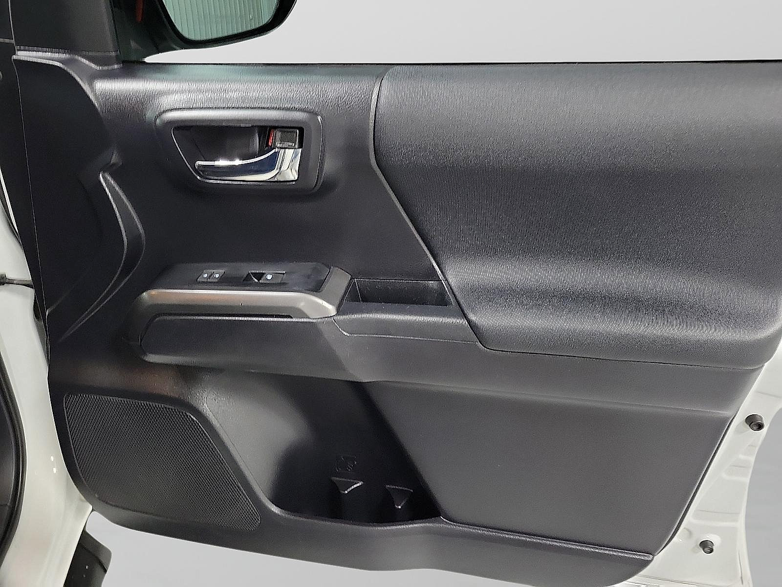 Certified 2020 Toyota Tacoma TRD Sport AWD/4WD image 17