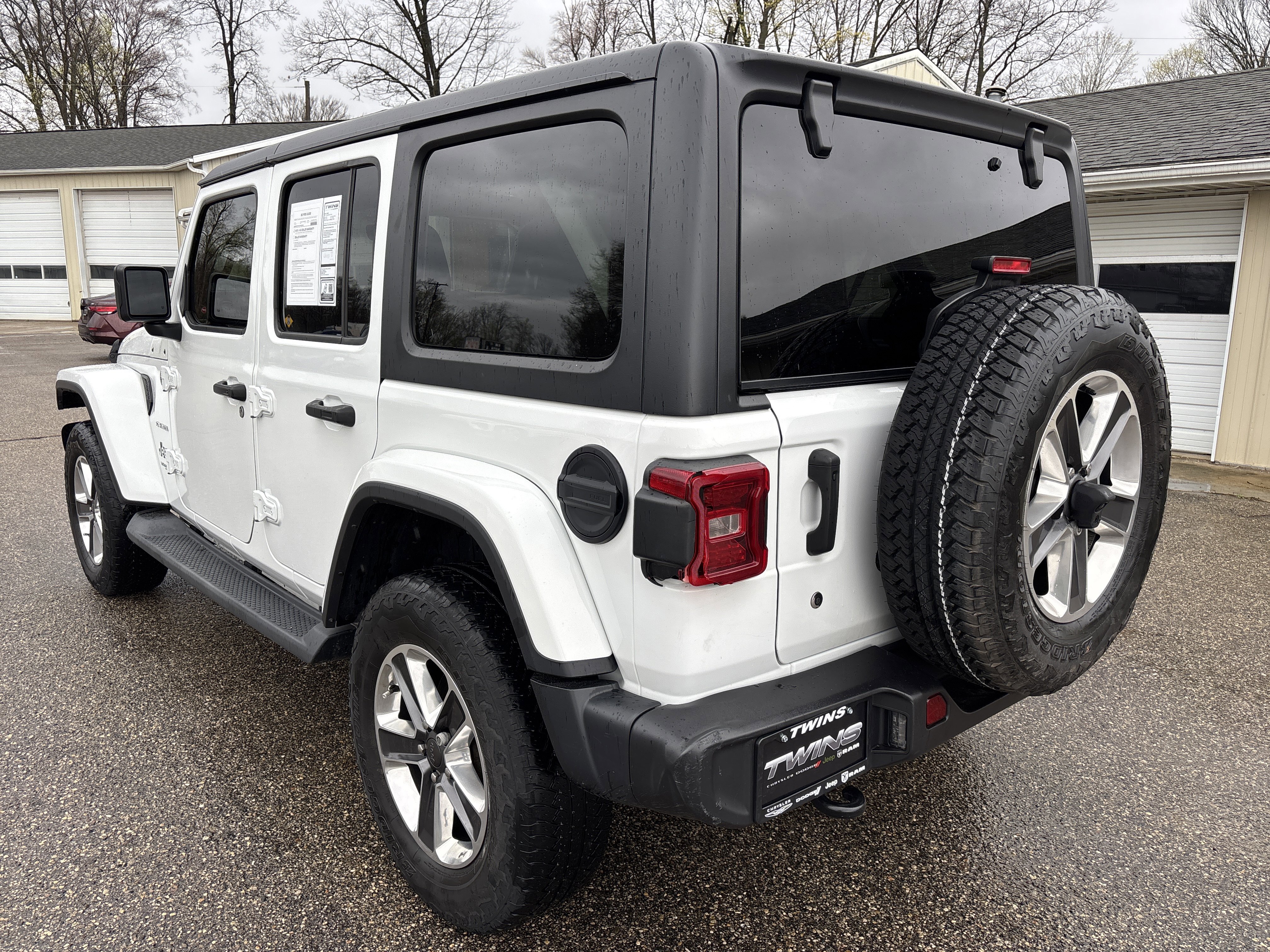 Used 2020 Jeep Wrangler Unlimited Sahara w/ Dual Top Group AWD/4WD image 8