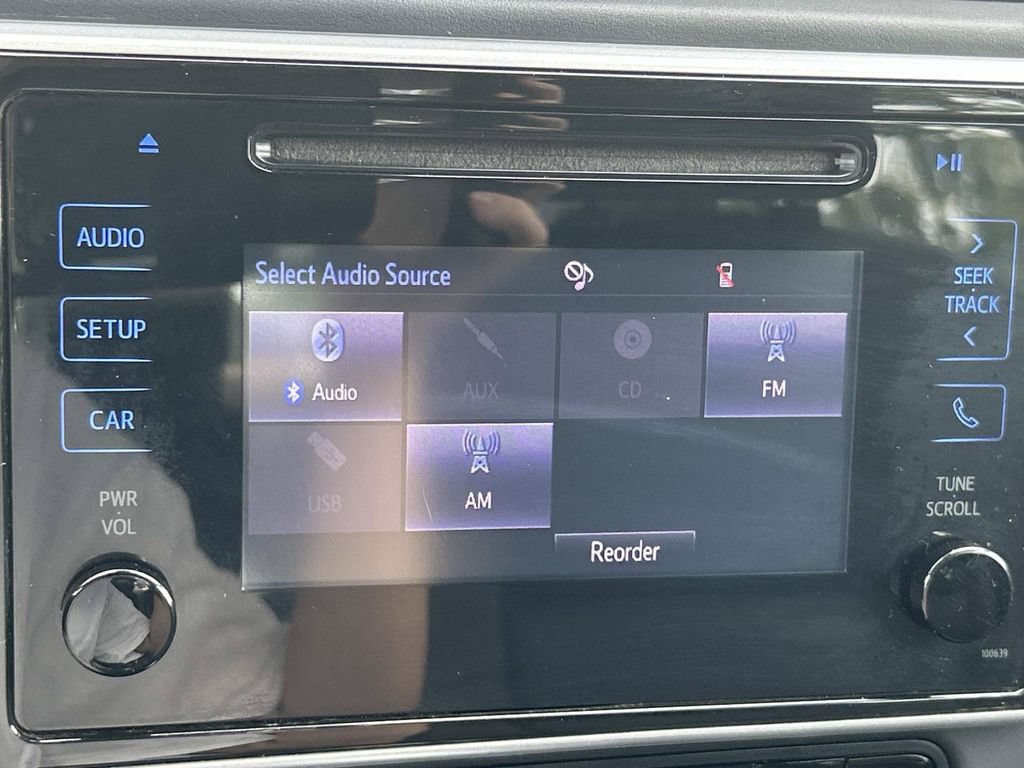 Used 2018 Toyota Corolla LE FWD image 34