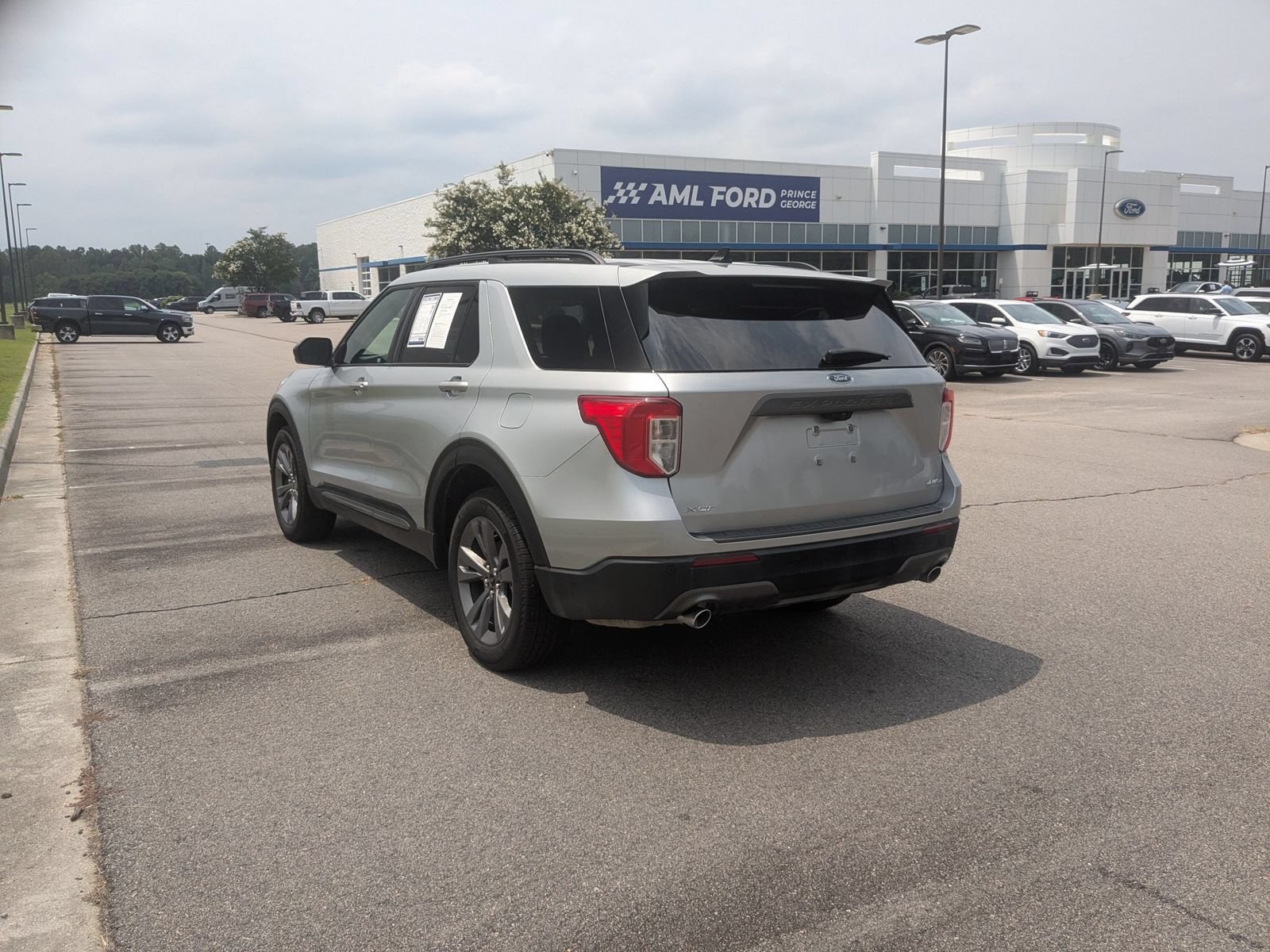 Used 2023 Ford Explorer XLT w/ Equipment Group 202A AWD/4WD image 5