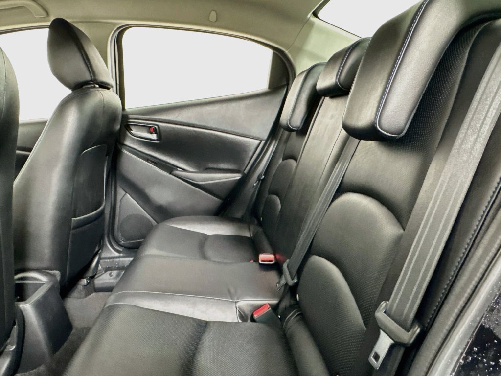 Used 2019 Toyota Yaris XLE FWD image 12