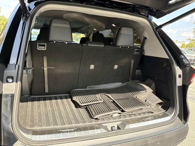 Used 2025 Toyota Grand Highlander AWD image 11