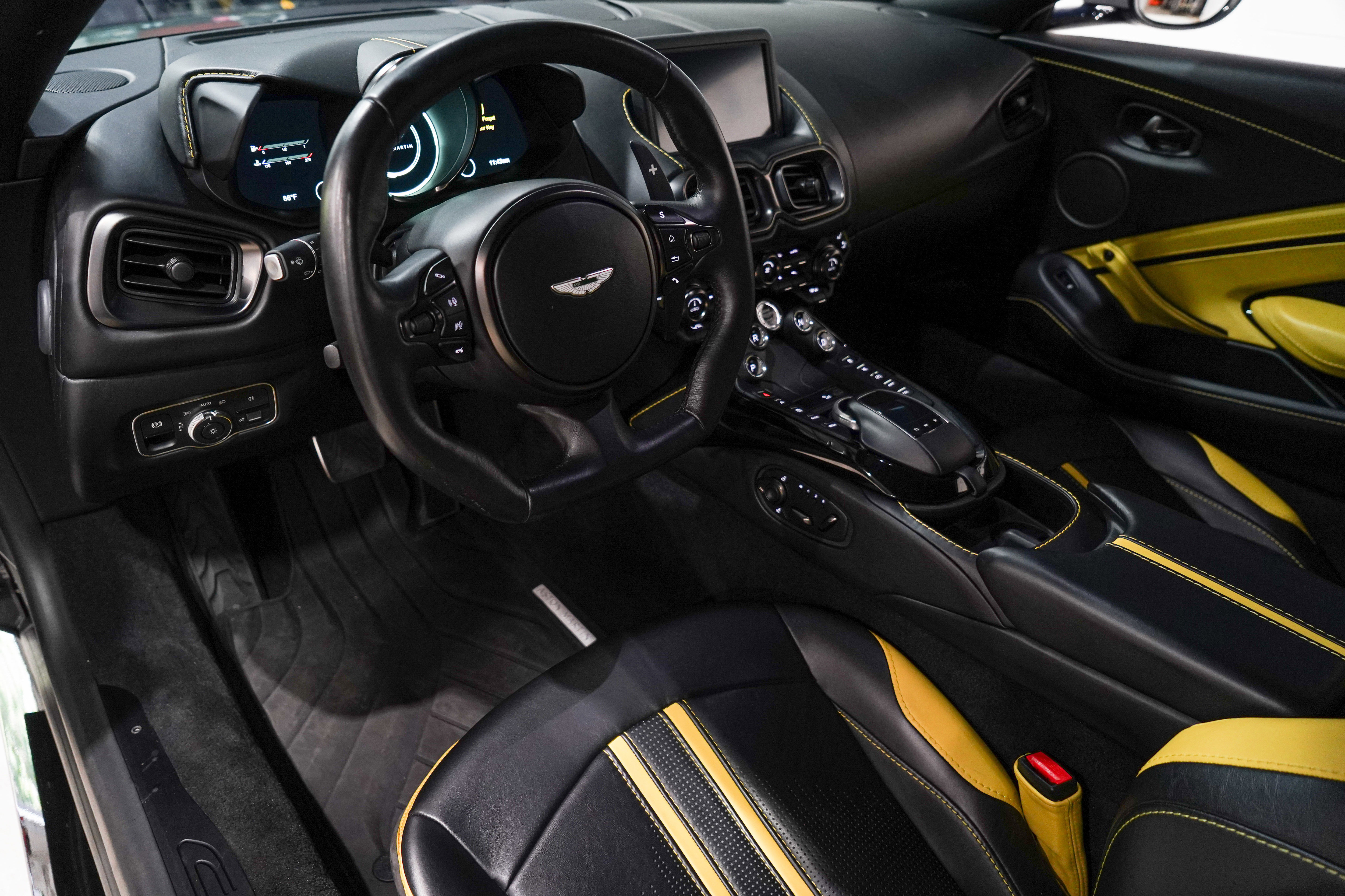 Used 2020 Aston Martin V8 Vantage Coupe RWD image 2