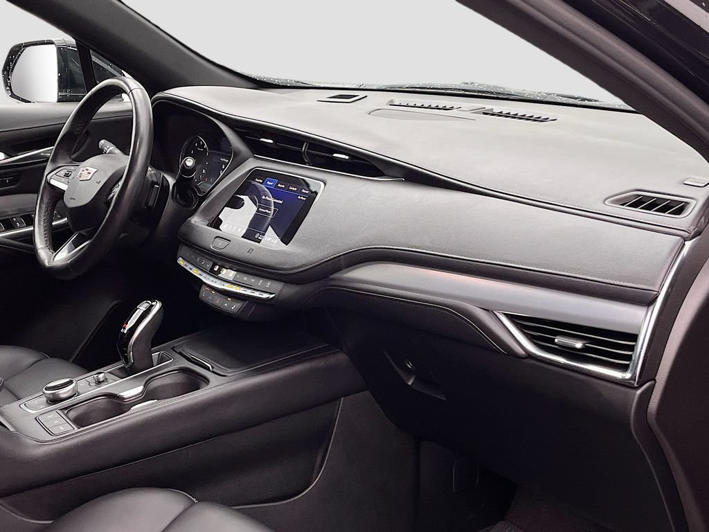 Used 2020 Cadillac XT4 Premium Luxury w/ Cold Weather Package AWD/4WD image 32