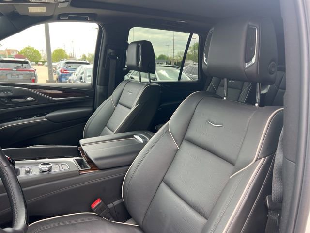 Used 2023 Cadillac Escalade Premium Luxury AWD/4WD image 7