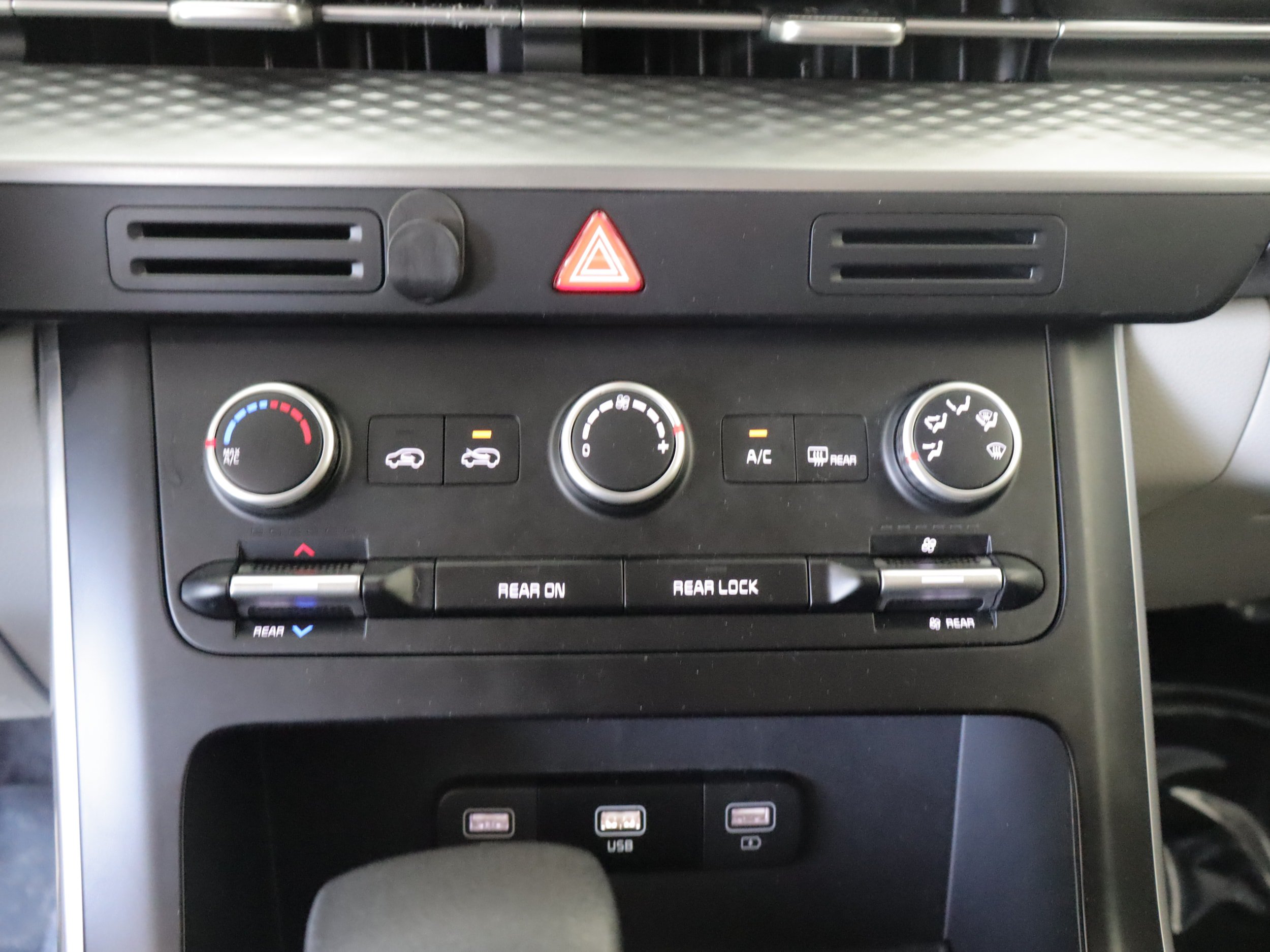 Used 2024 Kia Carnival LX FWD image 12
