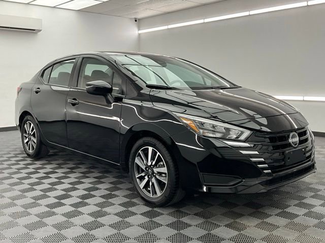 Used 2025 Nissan Versa SV image 3