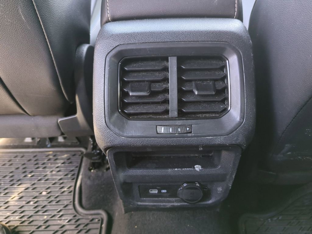 Used 2023 Volkswagen Tiguan SE R-Line image 32