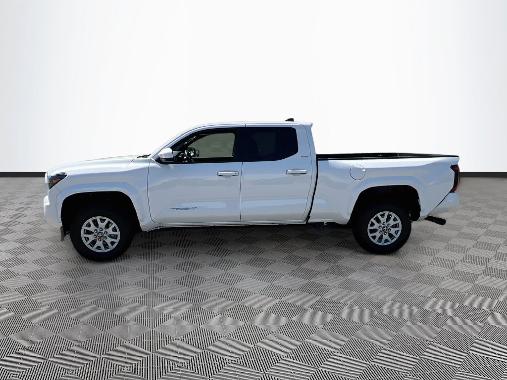 Used 2024 Toyota Tacoma SR5 AWD/4WD image 4