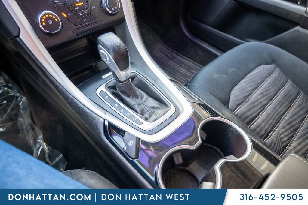 Used 2016 Ford Fusion SE FWD image 12