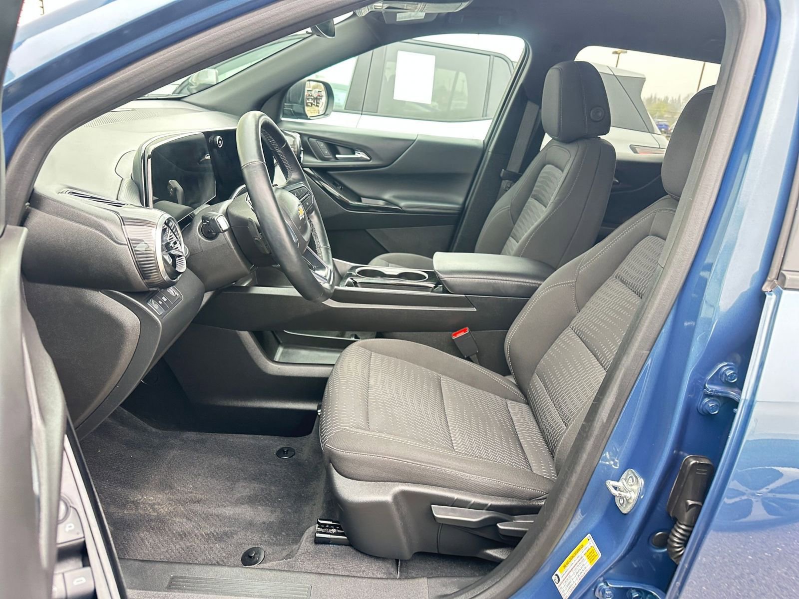 Used 2025 Chevrolet Equinox LT image 36