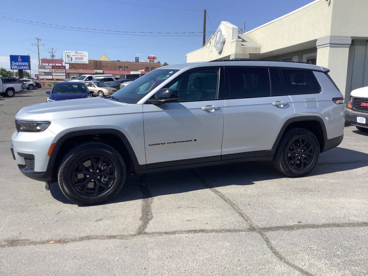 Used 2025 Jeep Grand Cherokee L Laredo AWD/4WD image 23