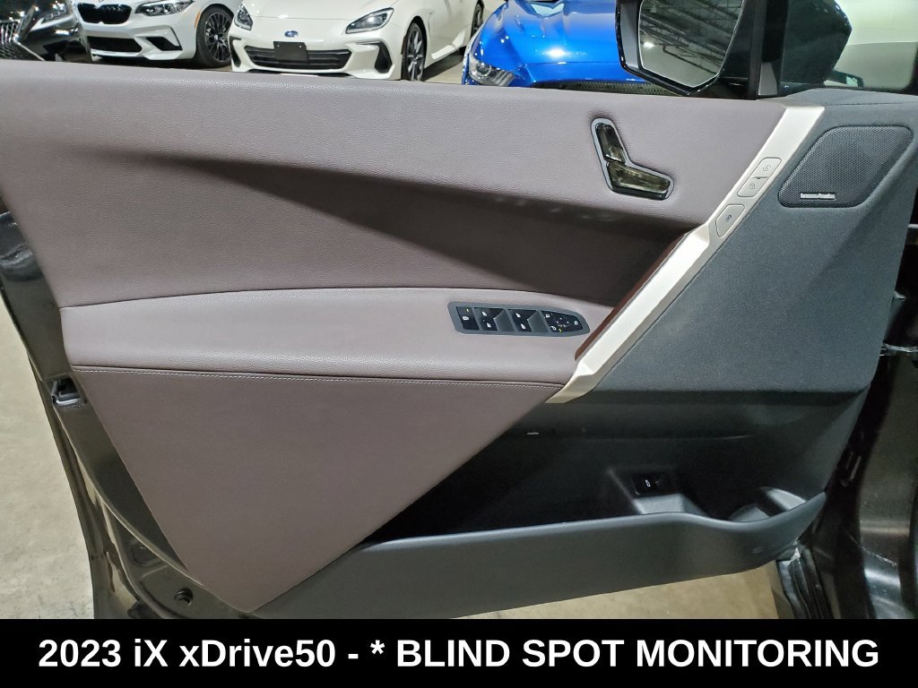 Used 2023 BMW iX xDrive50 w/ Ultimate Package 2 AWD/4WD image 8