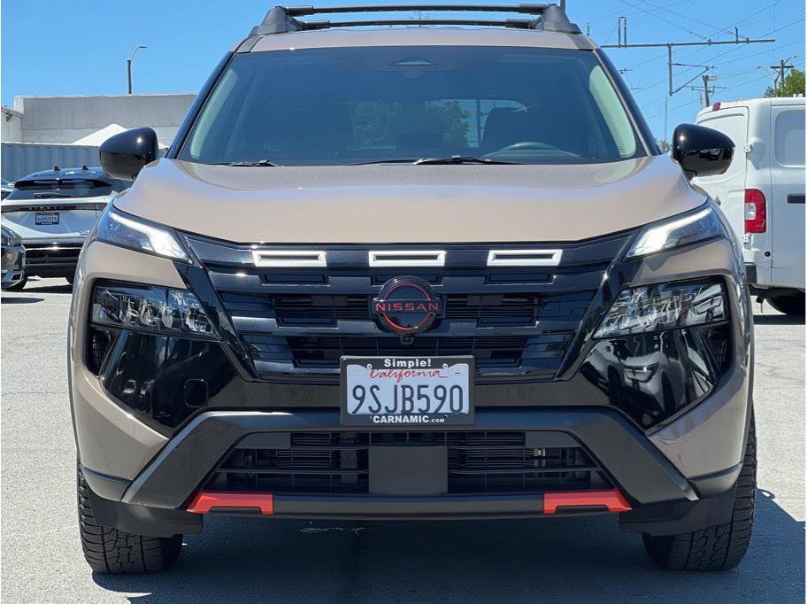 Used 2025 Nissan Rogue SV AWD/4WD image 2