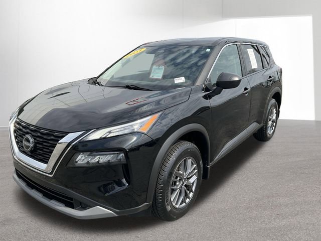 Used 2023 Nissan Rogue S image 2