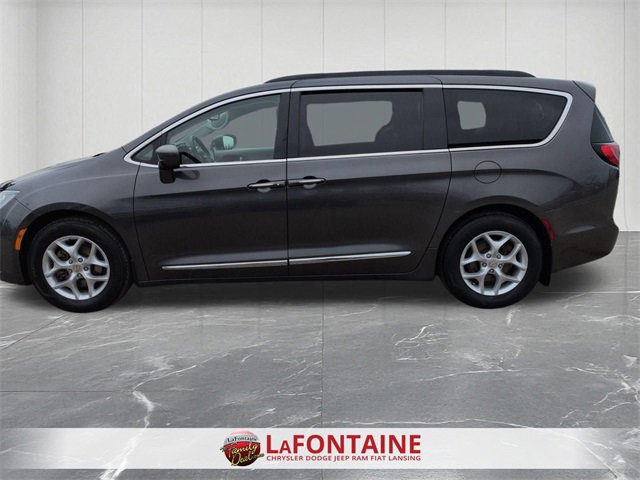 Used 2017 Chrysler Pacifica Touring-L w/ Tire & Wheel Group image 2