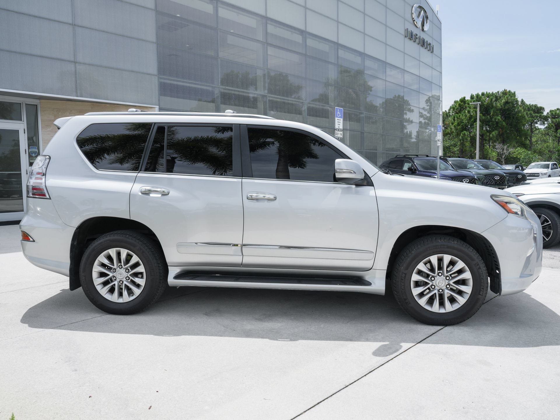 Used 2014 Lexus GX 460 w/ Premium Package AWD/4WD image 11