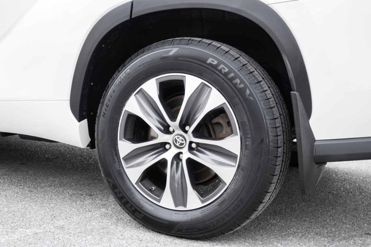 Used 2021 Toyota Highlander XLE image 13