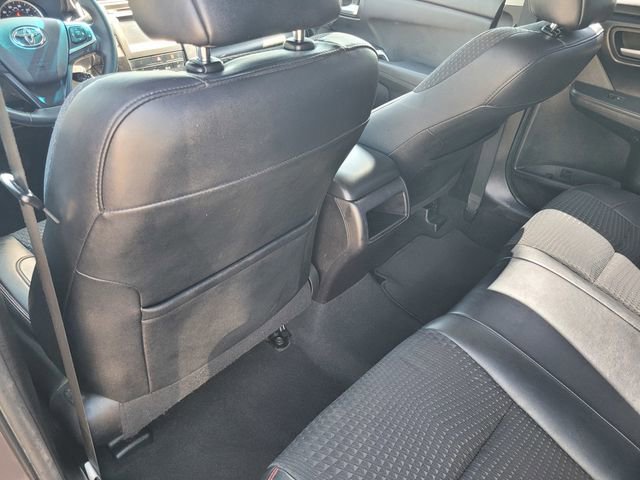 Used 2015 Toyota Camry SE image 12