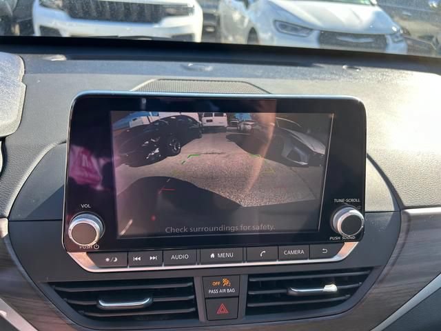 Used 2023 Nissan Altima 2.5 SV FWD image 18