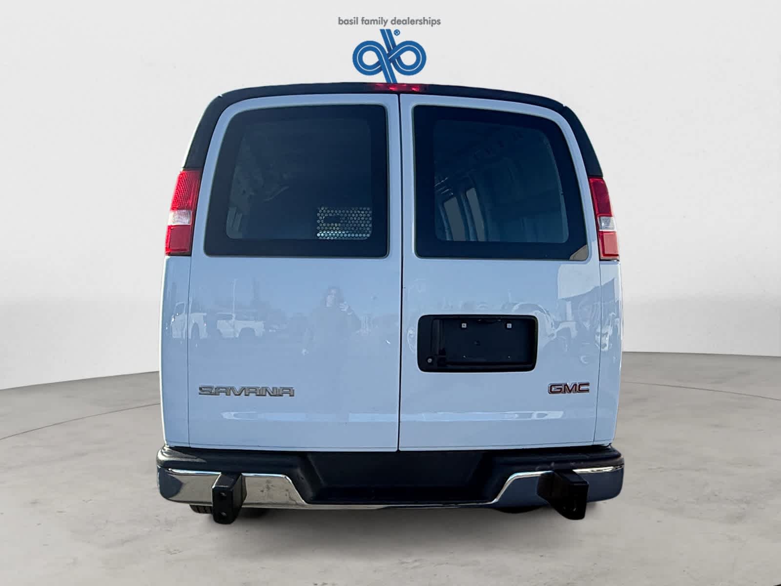 Used 2025 GMC Savana 2500 w/ Driver Convenience Package RWD image 5