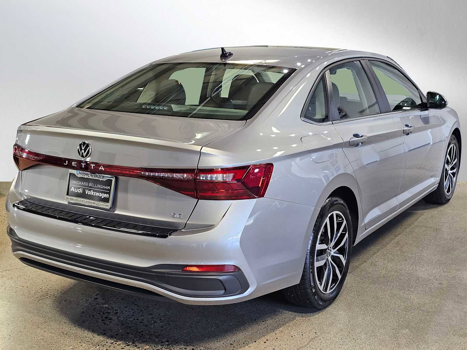 Certified 2025 Volkswagen Jetta SE image 7