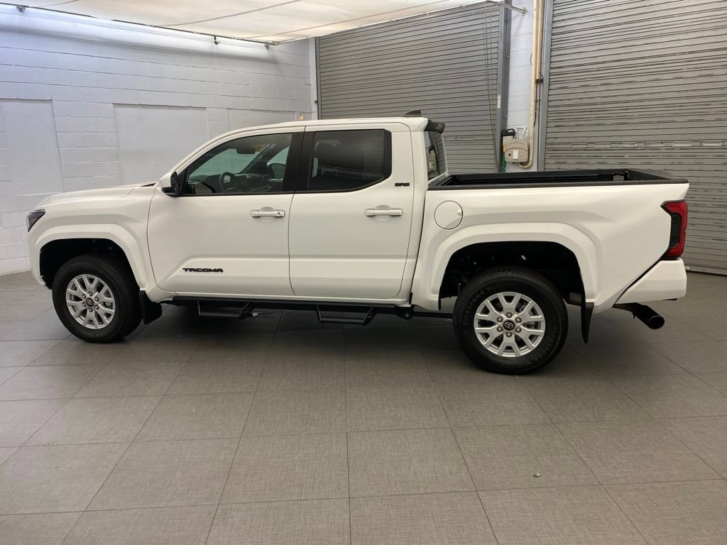 Used 2025 Toyota Tacoma SR5 AWD/4WD image 6