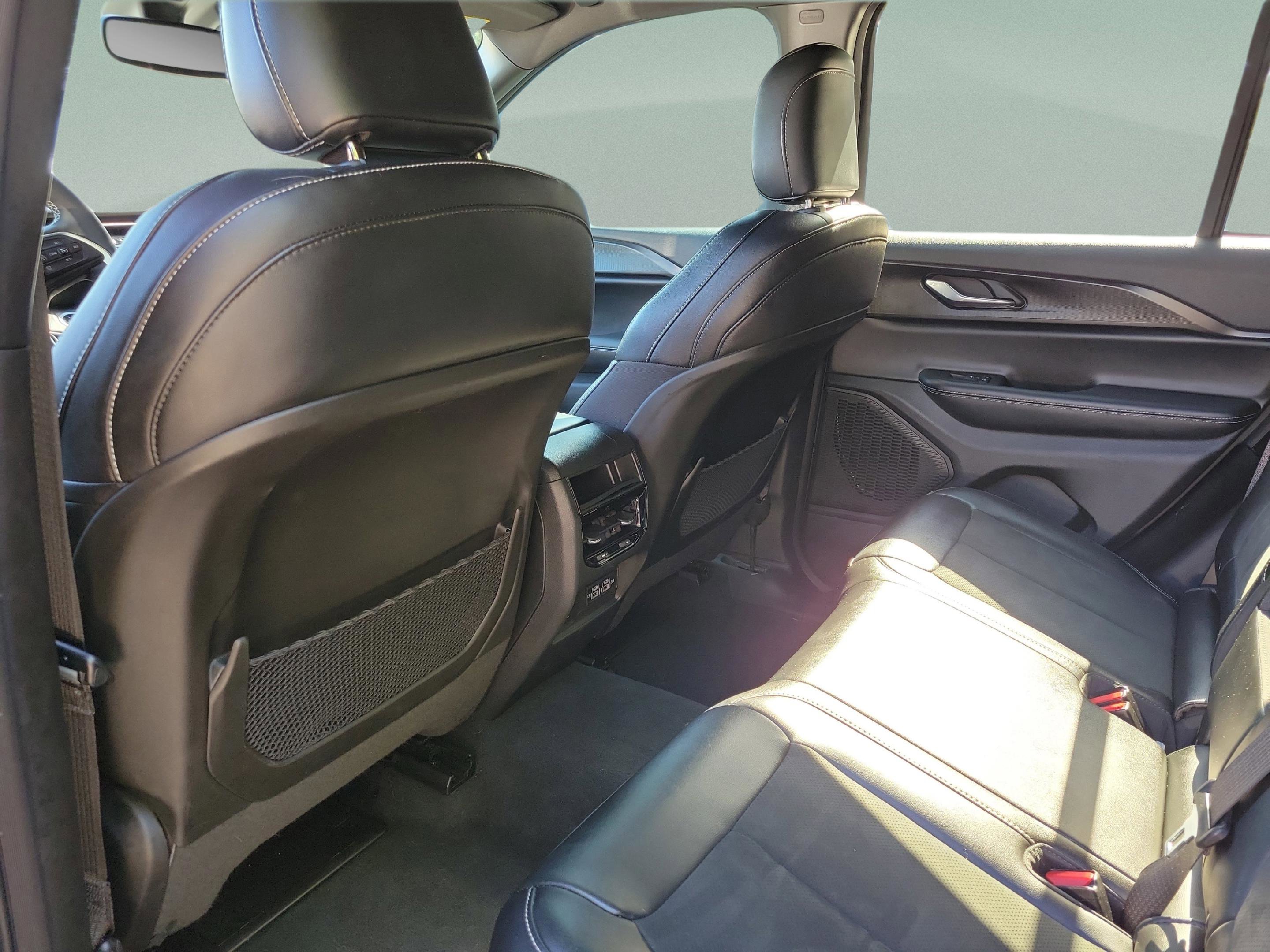 Certified 2025 Jeep Grand Cherokee Altitude RWD image 5
