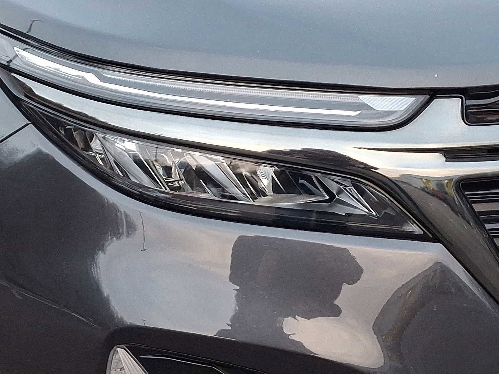 Used 2023 Chevrolet Equinox RS w/ LPO, Floor Liner Package image 9