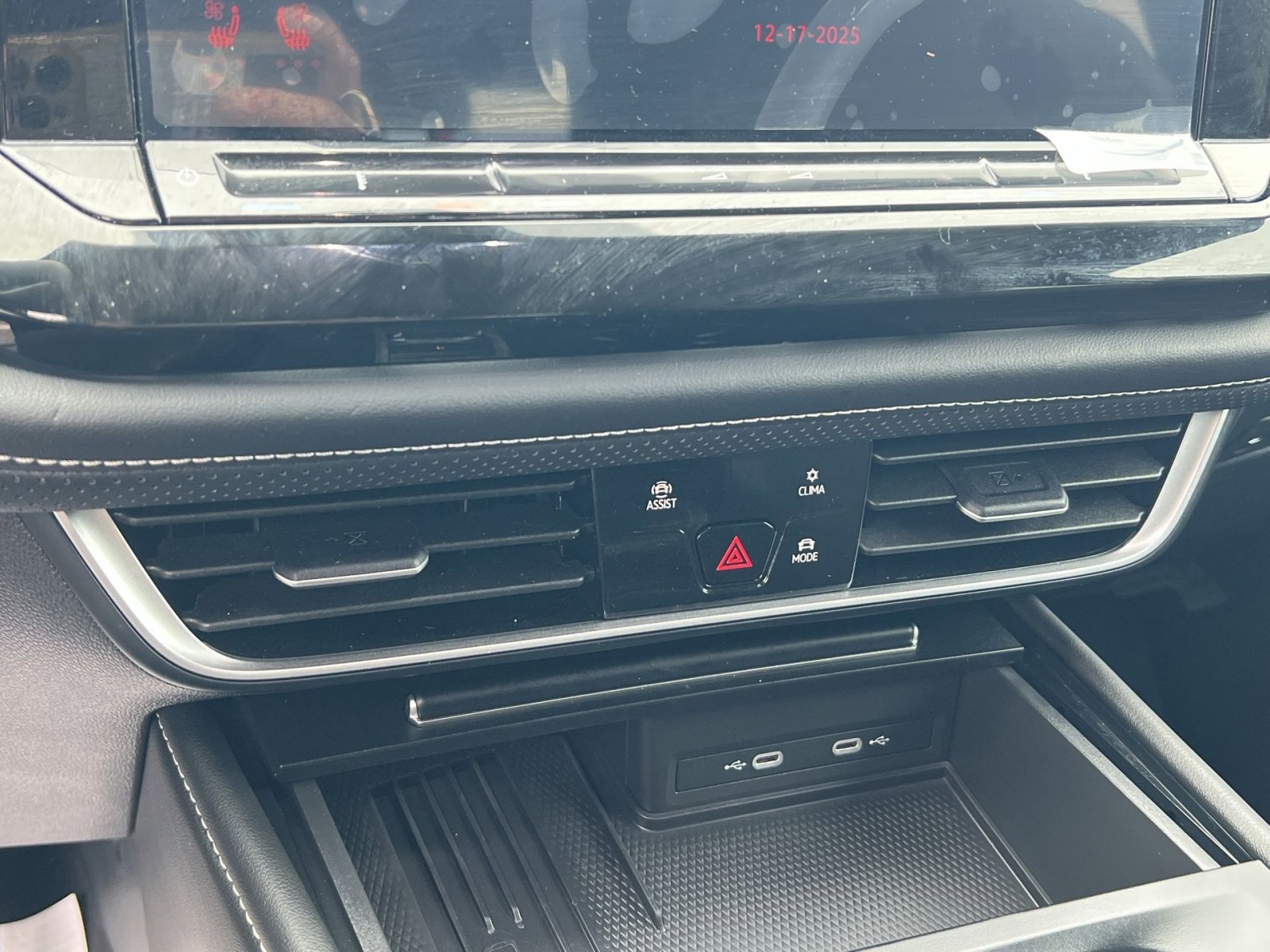 Used 2025 Volkswagen Atlas SE image 18