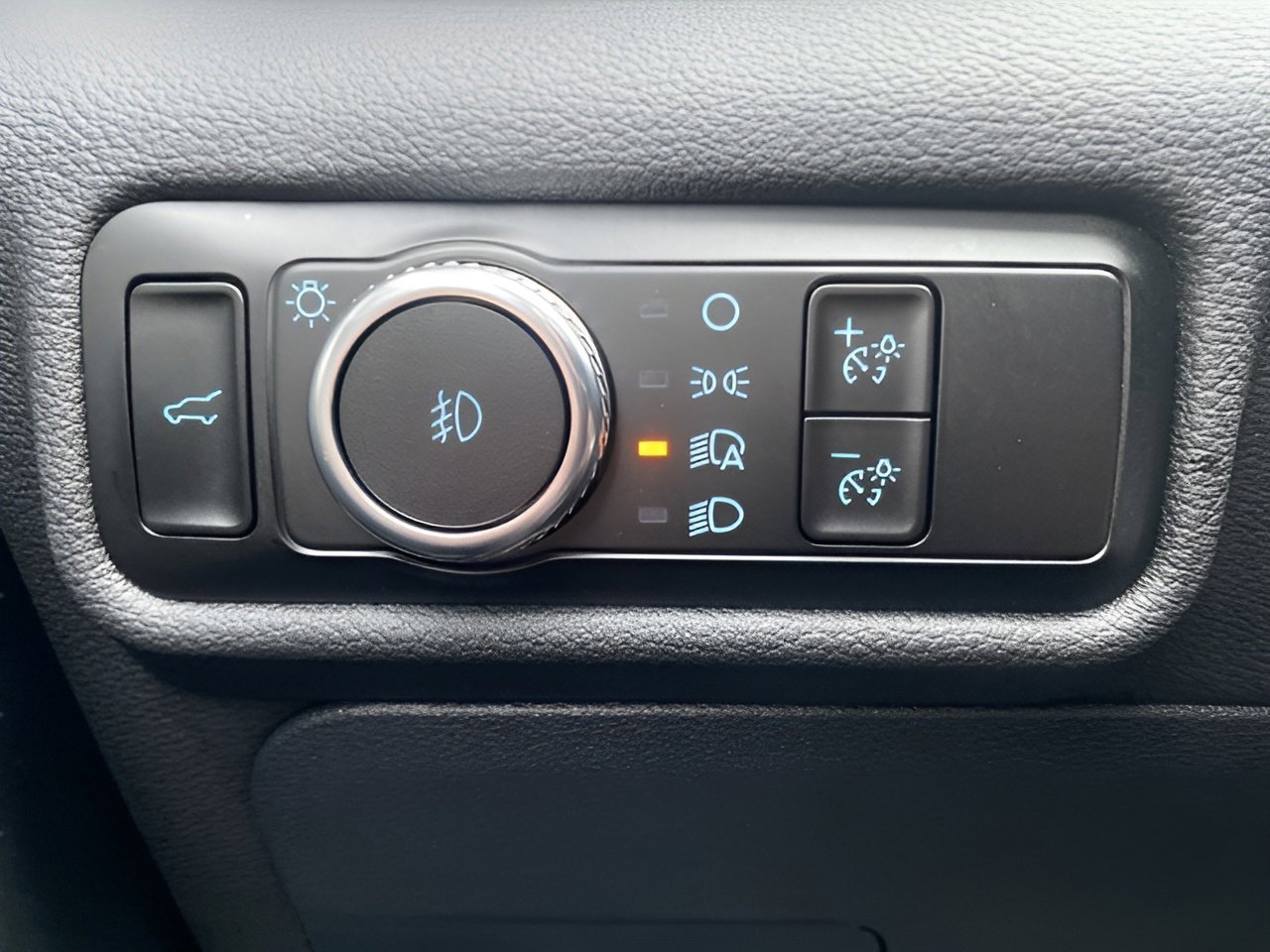 Certified 2023 Ford Explorer XLT w/ Equipment Group 202A image 19