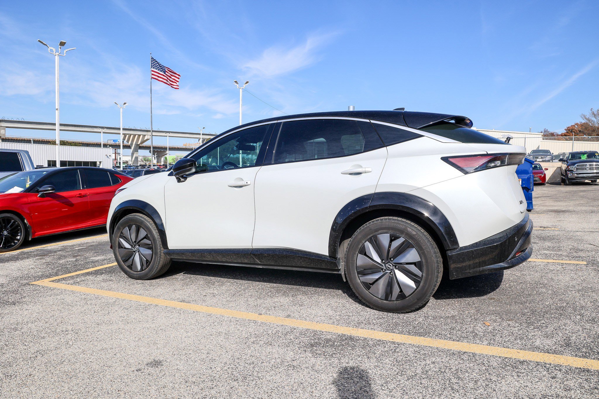 Used 2023 Nissan Ariya FWD image 11