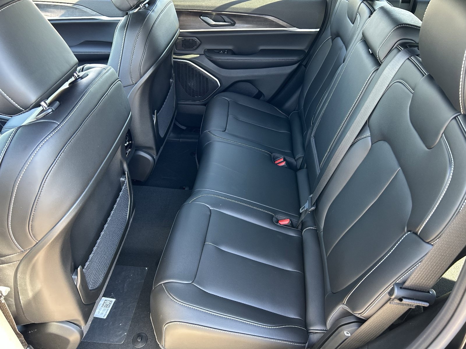 New 2026 Jeep Grand Cherokee Limited w/ Limited Altitude Package AWD/4WD image 15