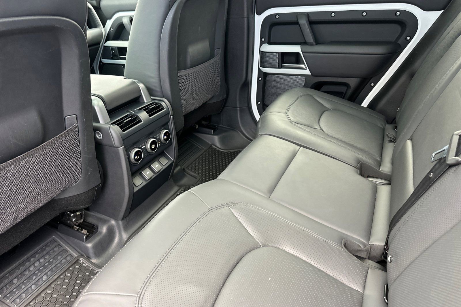 Used 2023 Land Rover Defender 110 SE AWD/4WD image 12