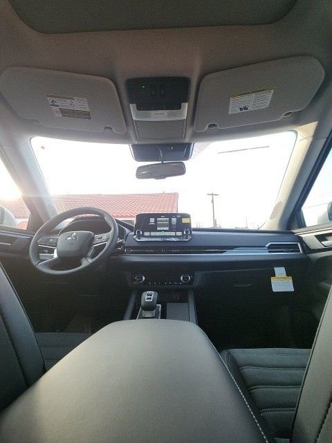 New 2024 Mitsubishi Outlander SE image 15