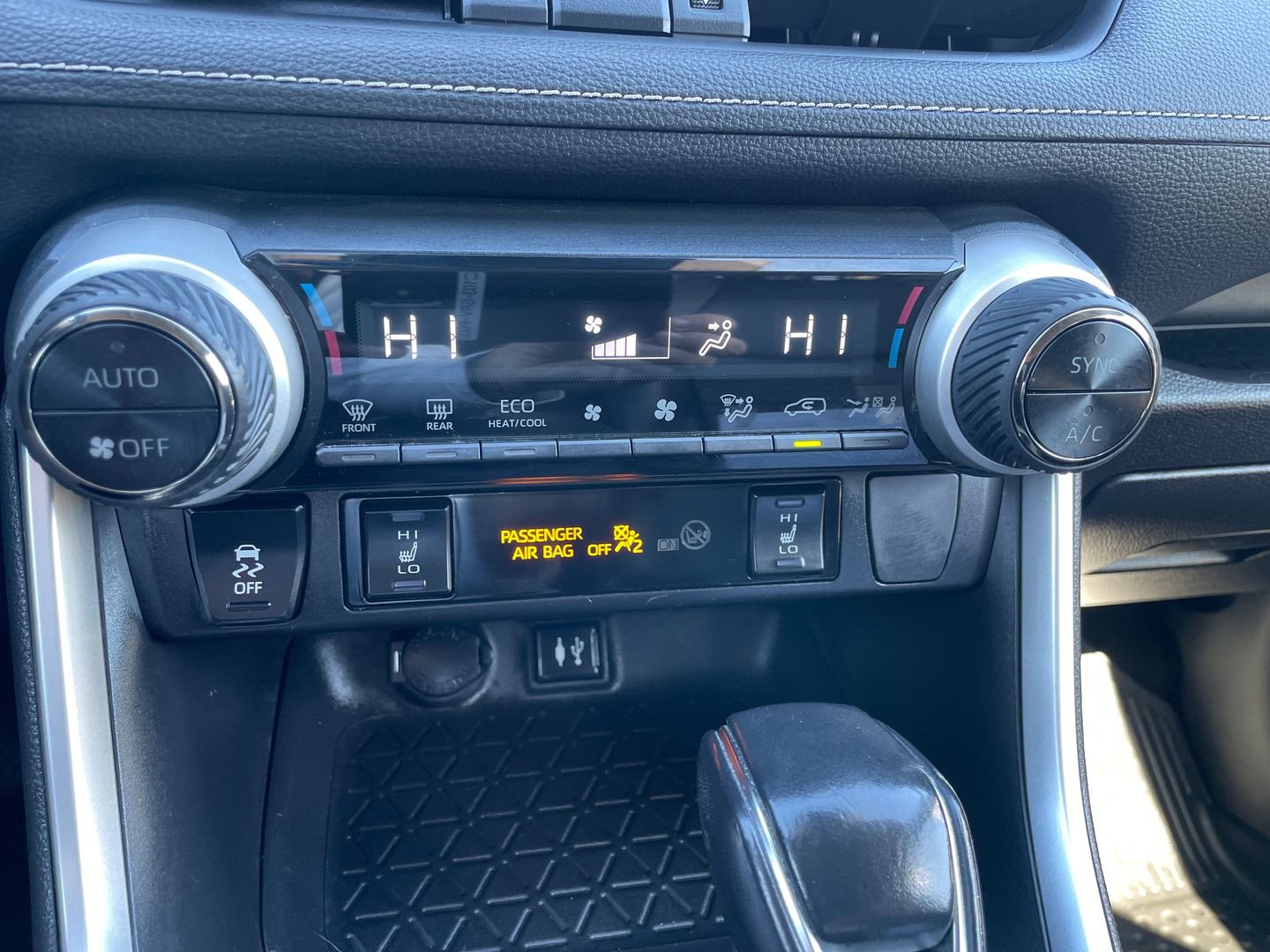 Used 2019 Toyota RAV4 XLE Premium w/ Cold Weather Package AWD/4WD image 35