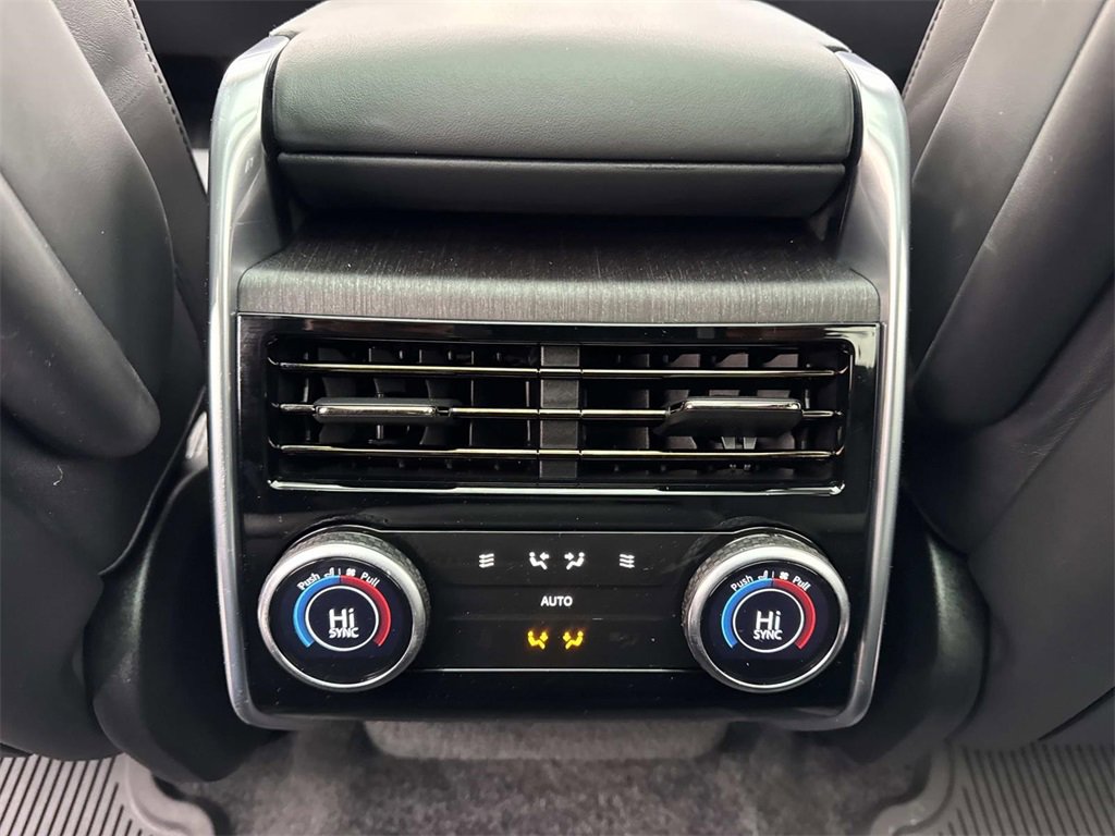 Used 2023 Land Rover Range Rover SE image 17