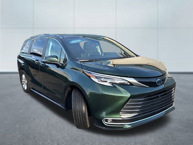 Used 2023 Toyota Sienna Platinum image 4