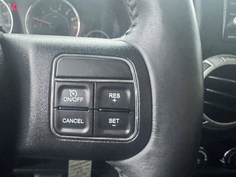 Used 2018 Jeep Wrangler Unlimited Rubicon w/ Connectivity Group AWD/4WD image 18