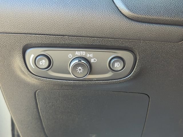 Used 2022 Buick Encore GX Select w/ Sport Touring Package FWD image 21