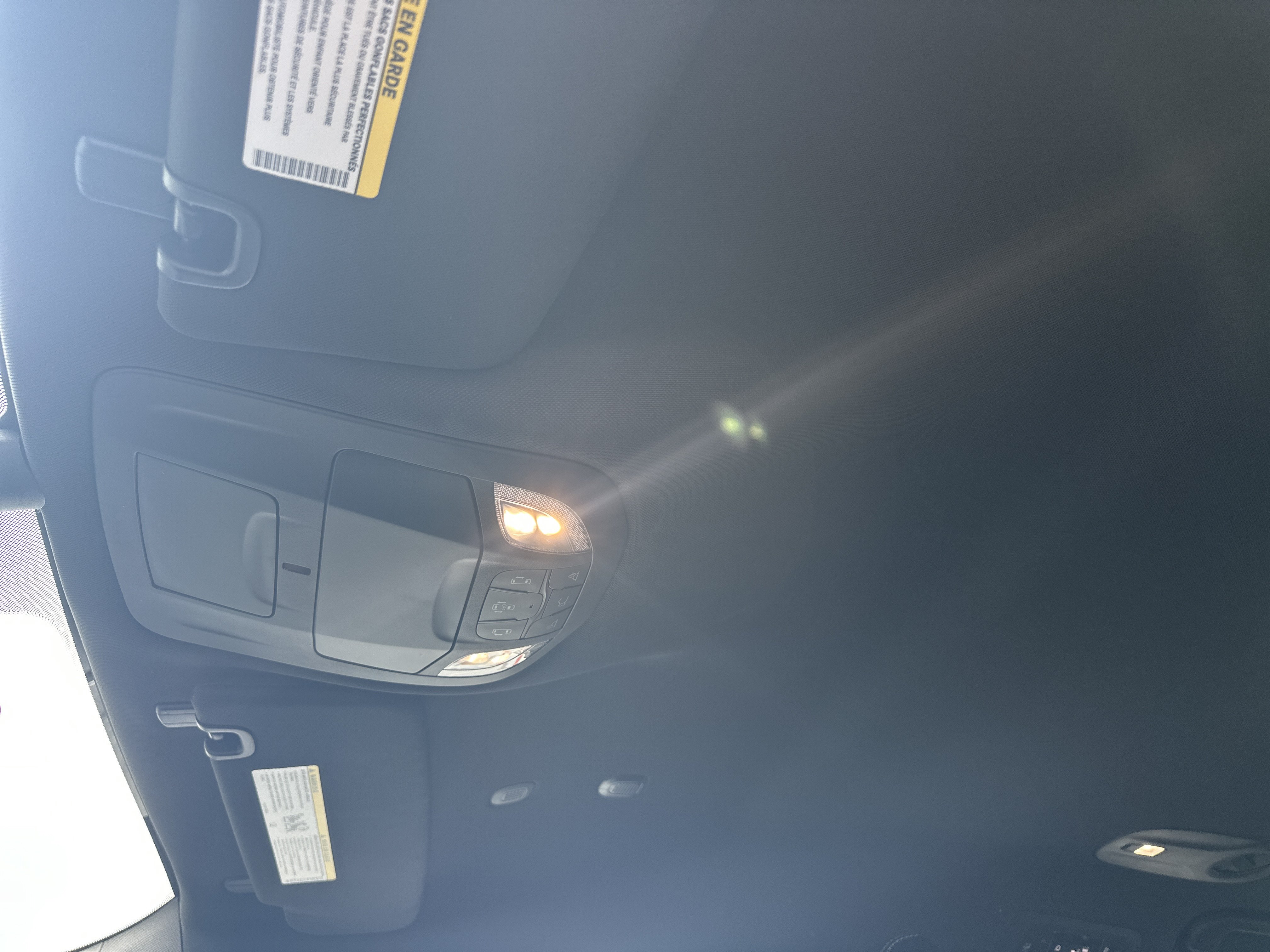 Used 2025 Chrysler Voyager LX FWD image 33
