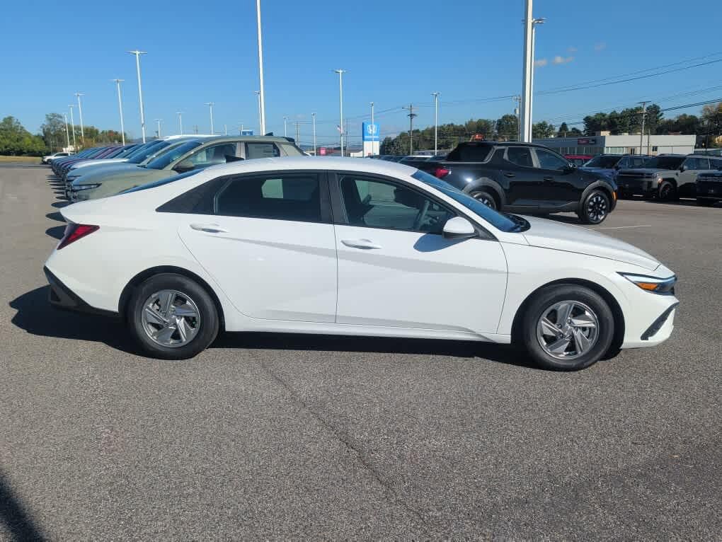 New 2026 Hyundai Elantra SE FWD image 15