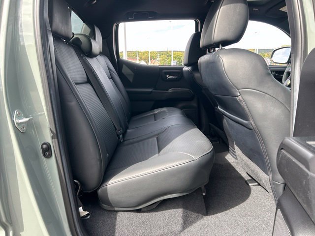 Used 2022 Toyota Tacoma TRD Sport w/ TRD Premium Sport Package AWD/4WD image 34