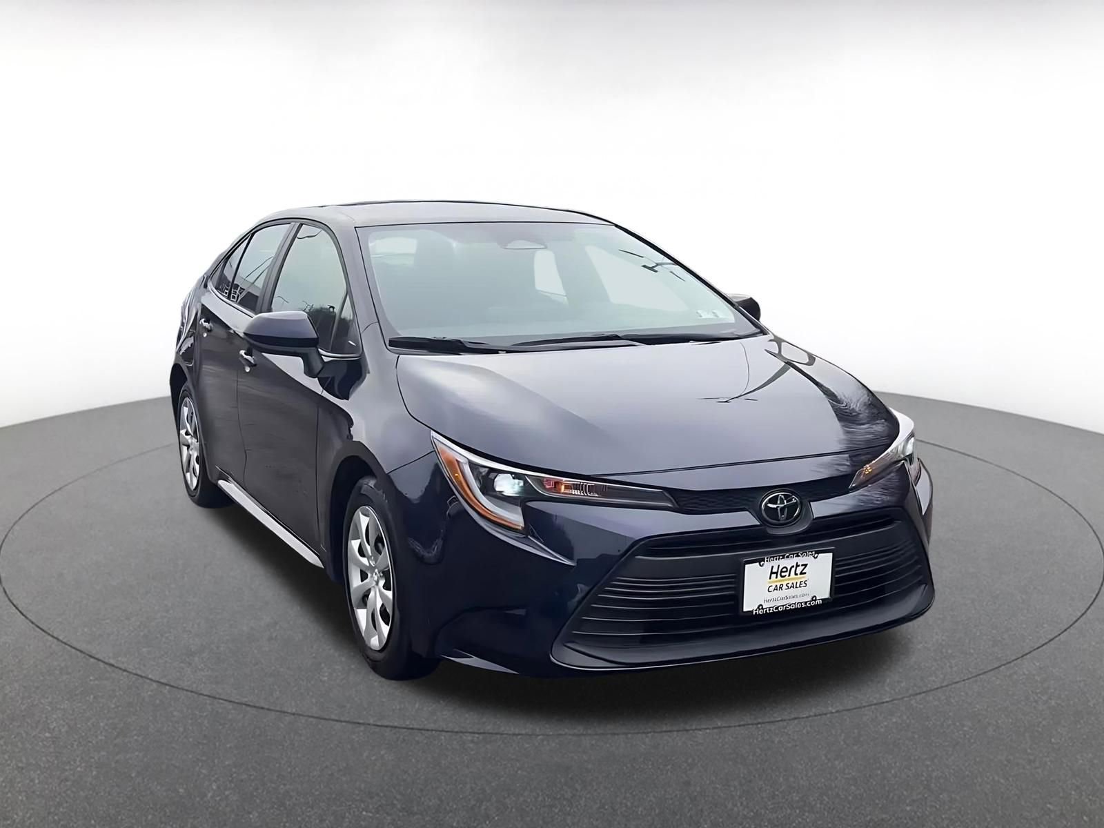 Used 2025 Toyota Corolla LE image 3